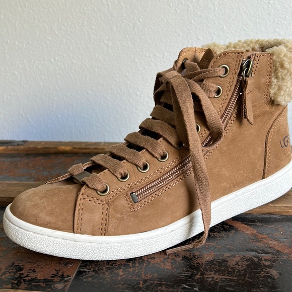Ugg Zip Olive Sneaker-LEFT FOOT ONLY for amputee/medical. Women’s size 8.5. - Picture 2 of 7